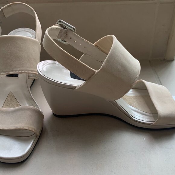 Stuart Weitzman Arianna Stretch Sandal With Wedge Ecru Size 7 - Picture 2 of 7